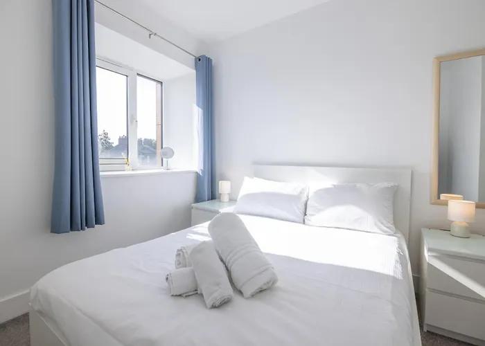 Entire 1 Bed - No. 45 - Free Parking - The Cosy Collection Ltd